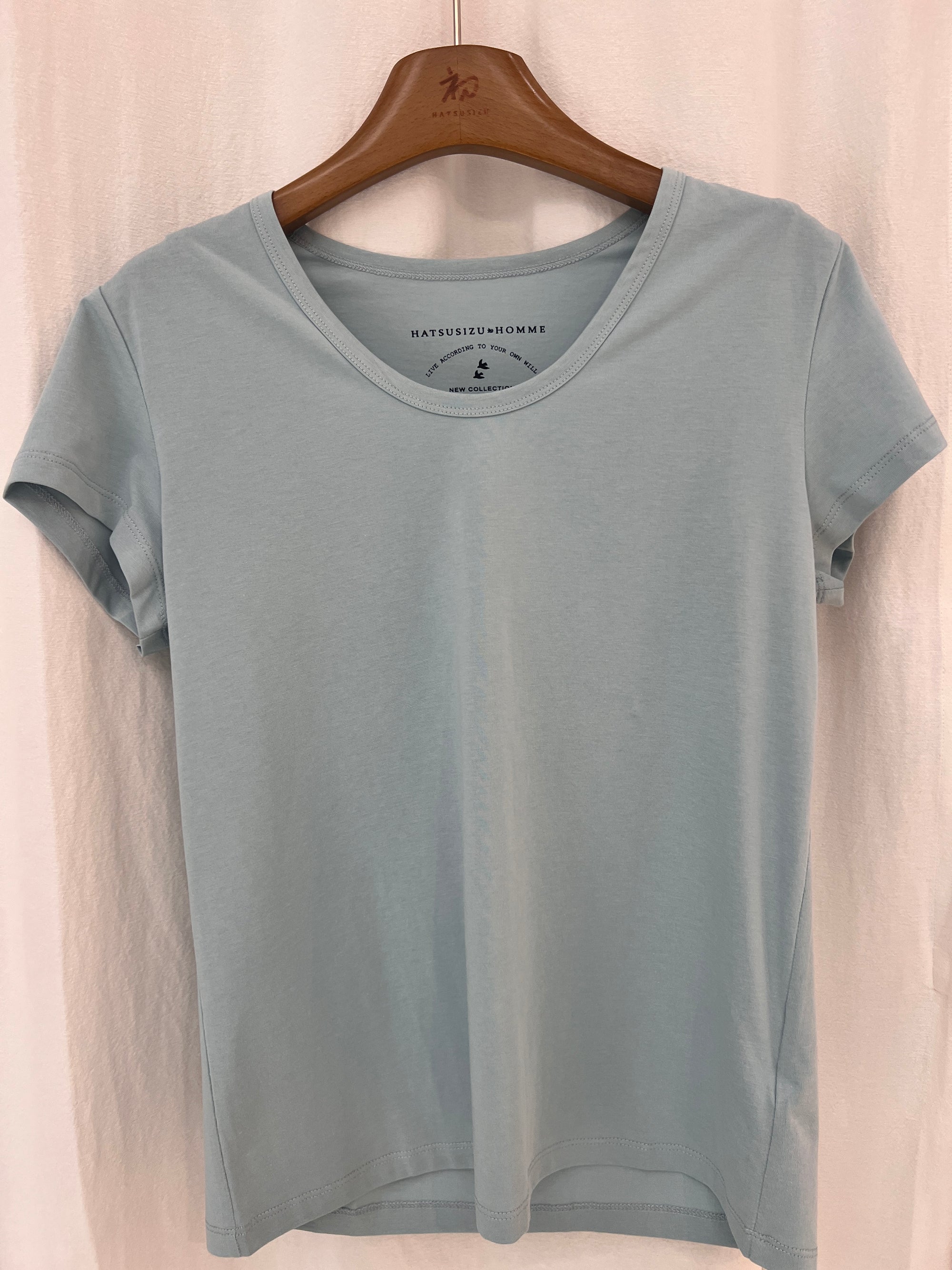 UネックTシャツ