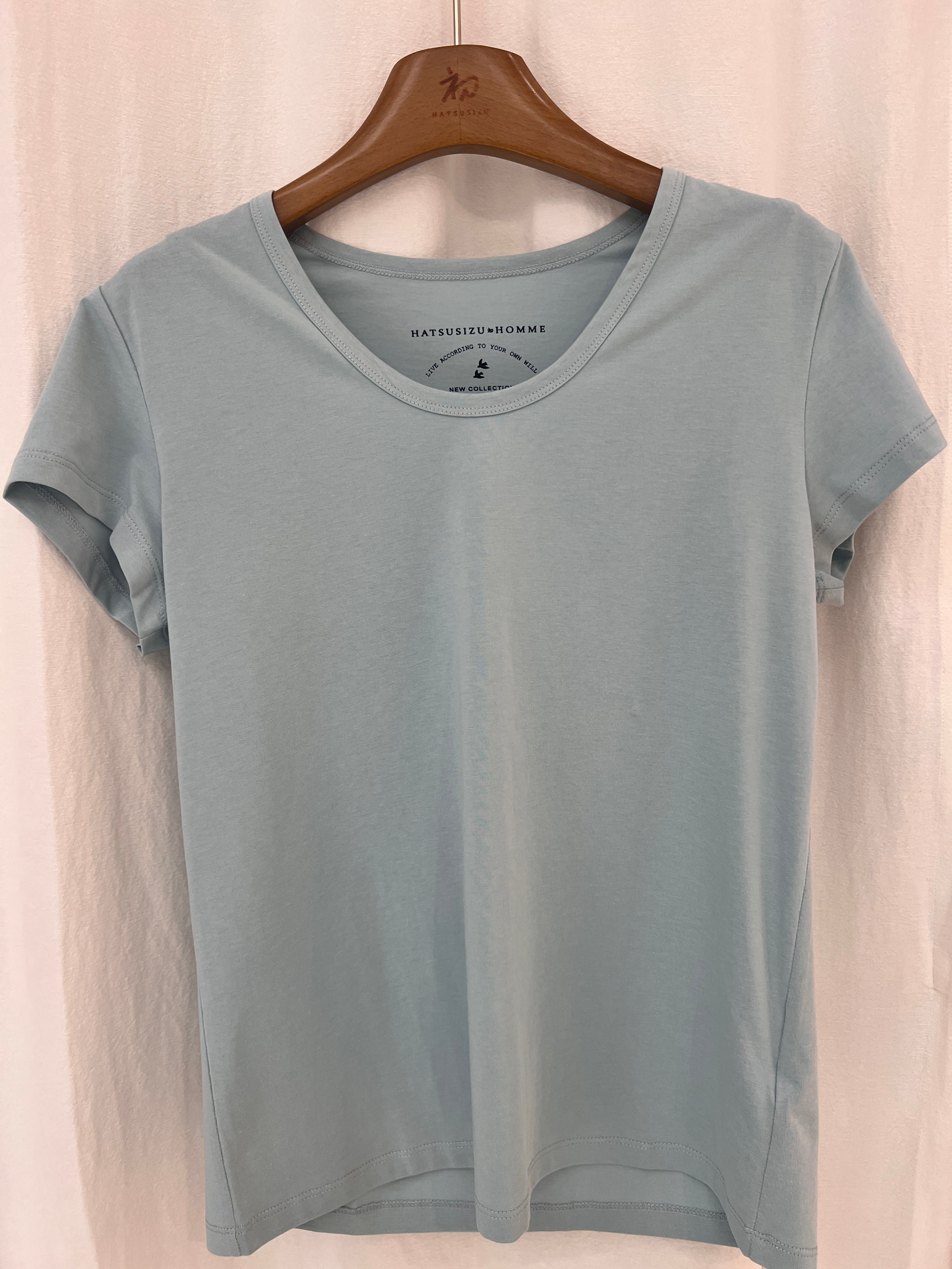 UネックTシャツ