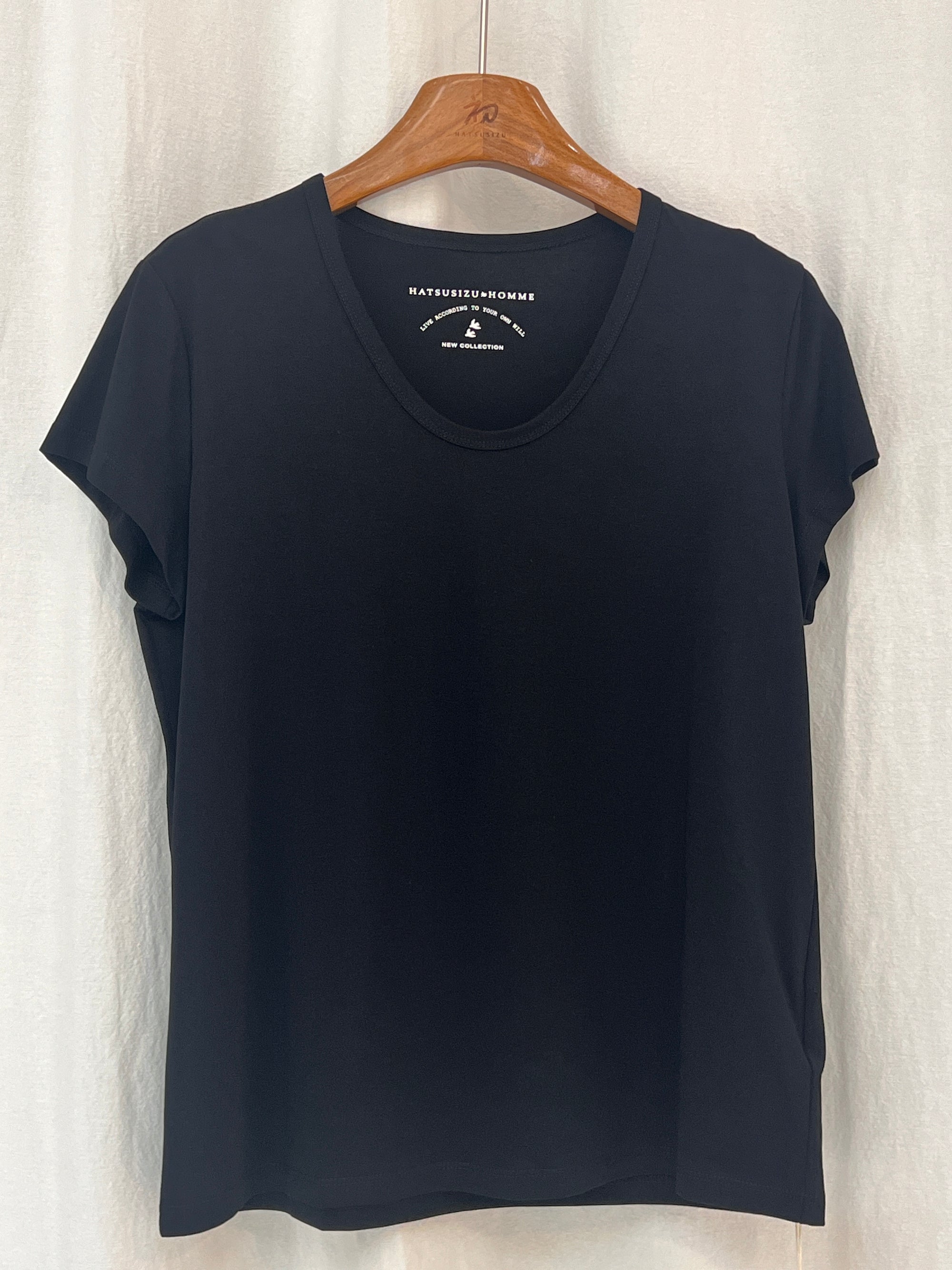 UネックTシャツ