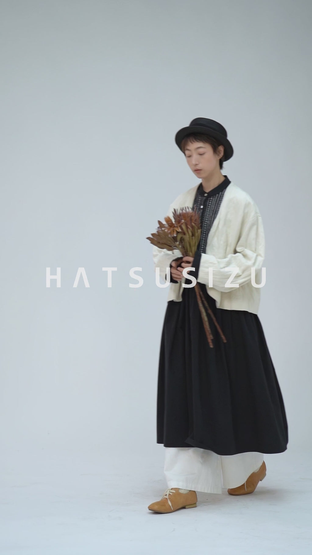 ルーズシルエット刺繍ワンピース