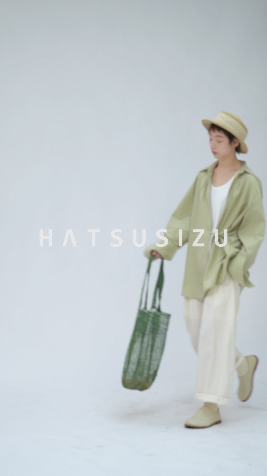 UネックTシャツ