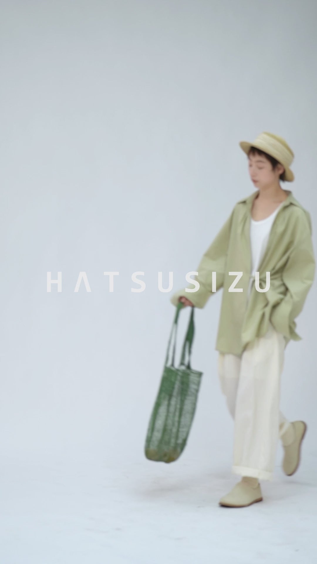 UネックTシャツ