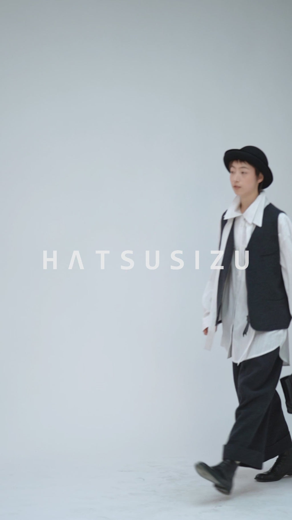 ミニマルストレートアンクルパンツ