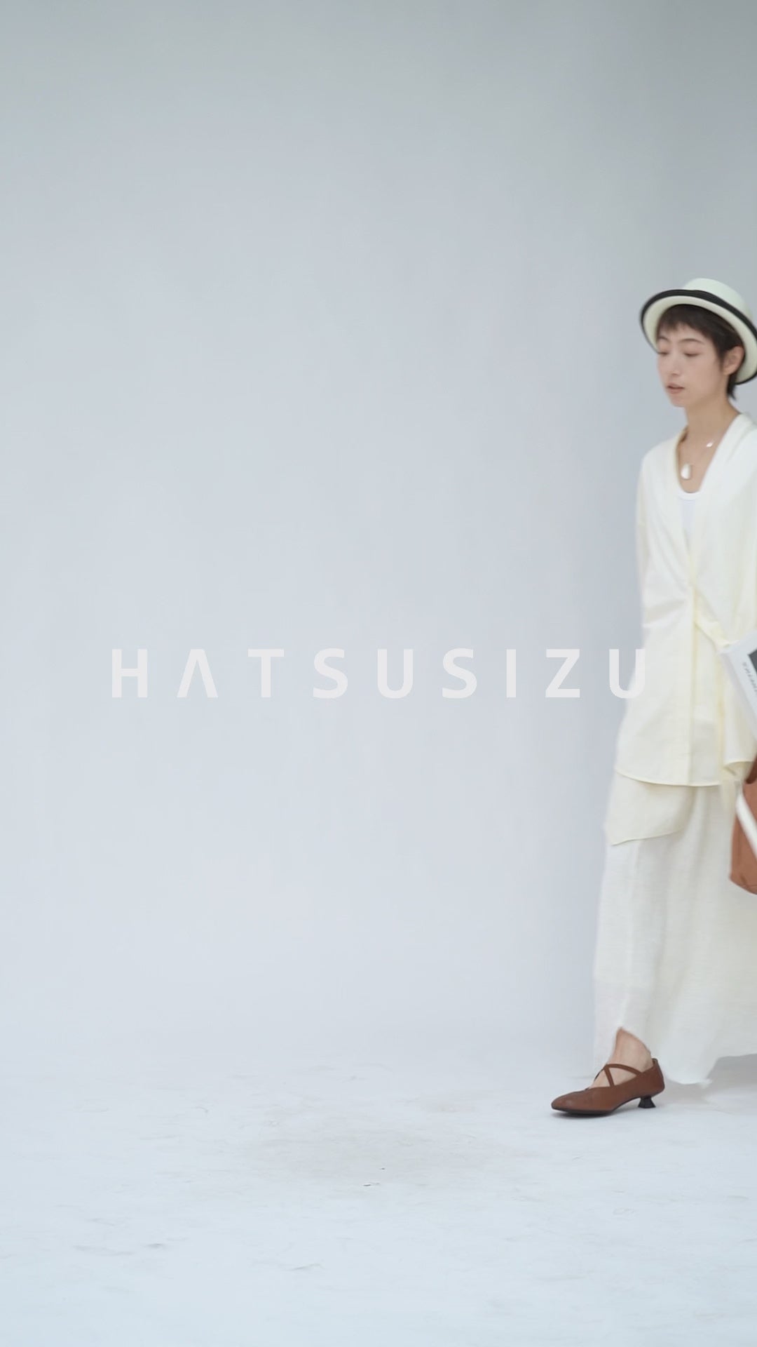 Vネックシンプル長袖シャツ