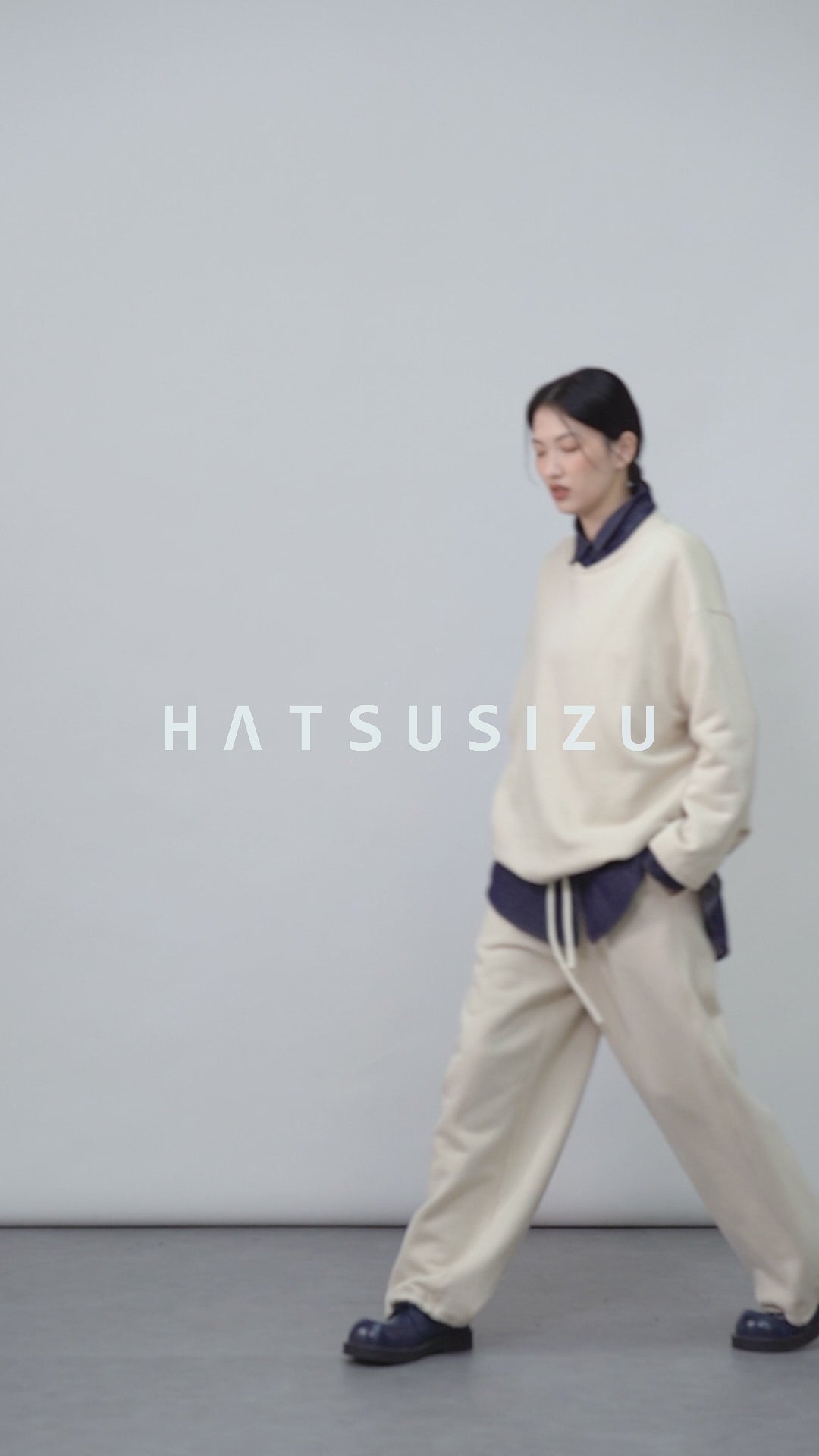 ネックカジュアルスウェット