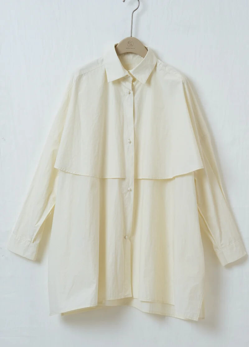 【レディース】コットンシャツ｜定番白シャツから柄物まで着こなしアイデア